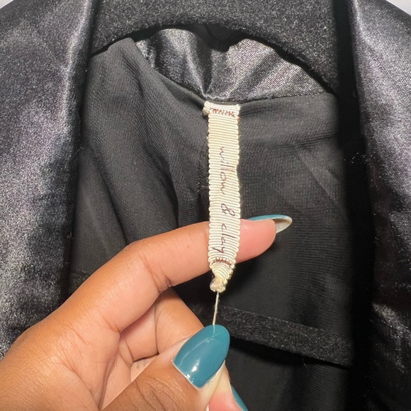 SOFT BLACK HOLIDAY BLAZER // WILLOW AND CLAY // size media 🖤 - Picture 4 of 7